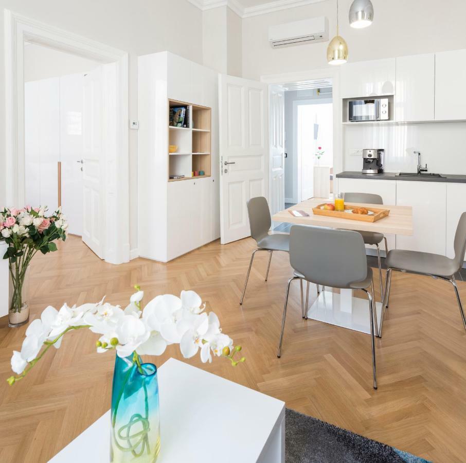 White Rose Apartment Zagreb Exterior photo